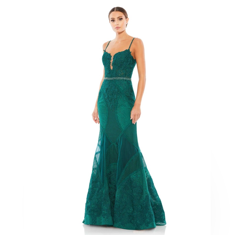 MAC DUGGAL EMBROIDERED SLEEVELESS PLUNGE NECK TRUMPET GOWN